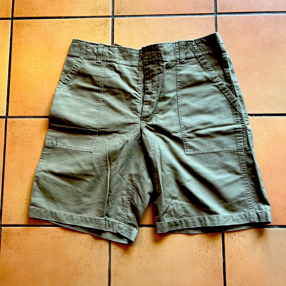 Banana Republic Size 38 Olive Shorts